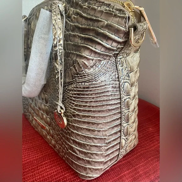 NWT…BRAHMIN… SATCHEL/CROSSBODY
CROCODILE/ALLIGATOR EMBOSSED HANDBAGE - Picture 2 of 16